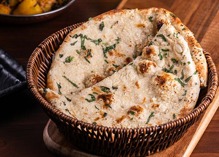 Garlic Naan (V)